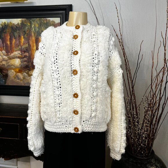 ANSWERS by RIDDLES Inc. 1970's Shaggy Chunky KNIT SWEATER w/ Wooden Buttons - Picture 1 of 6
